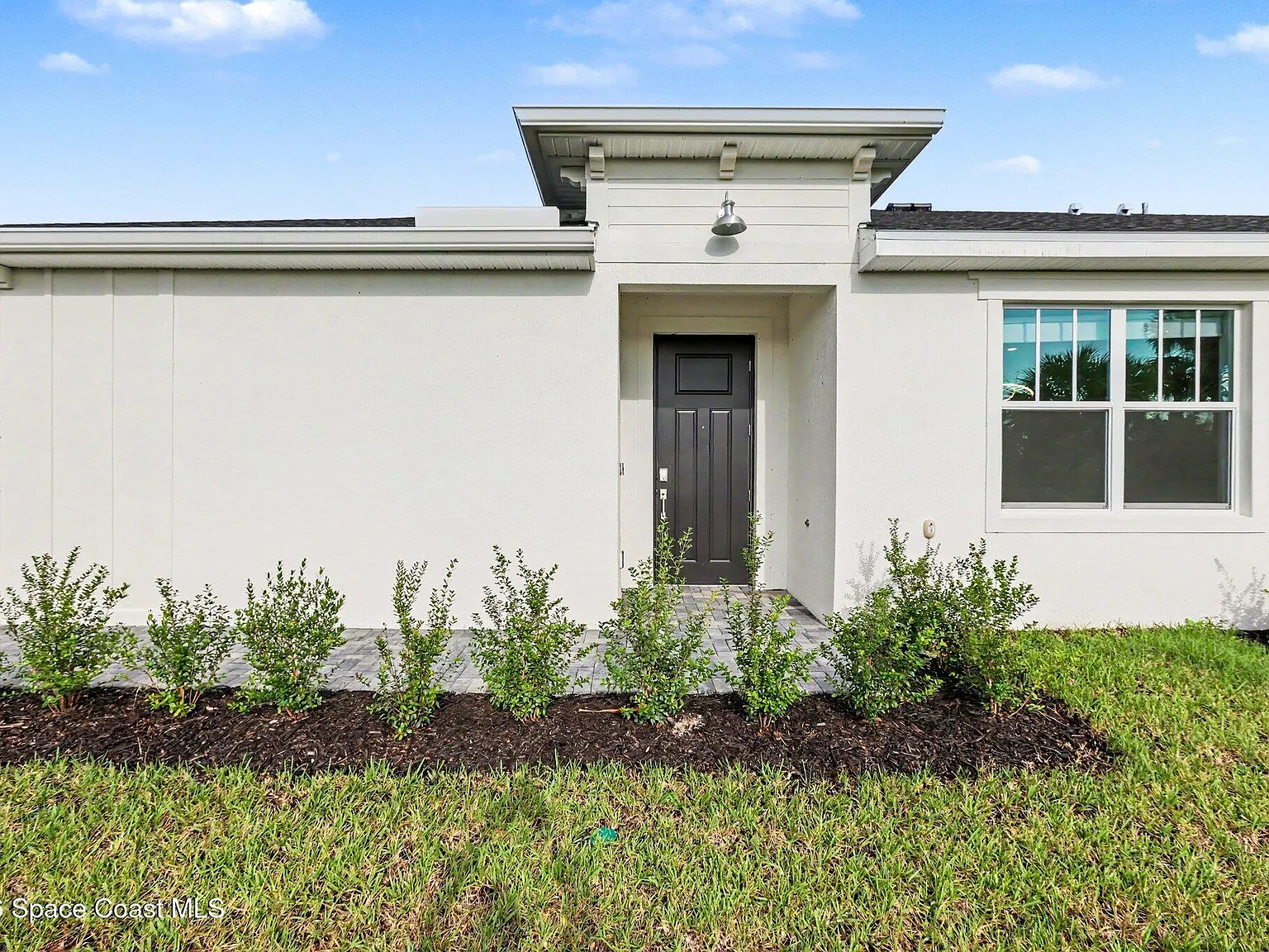 3 bed, 2.0 bath, 1758 sqft, $2,600 — Photo 2