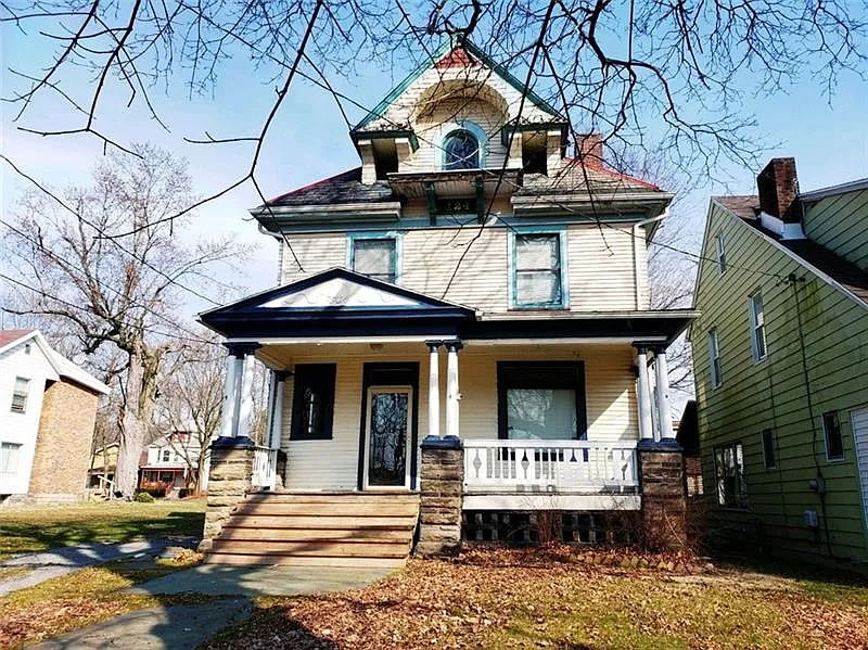 124 N Walnut St photo 1