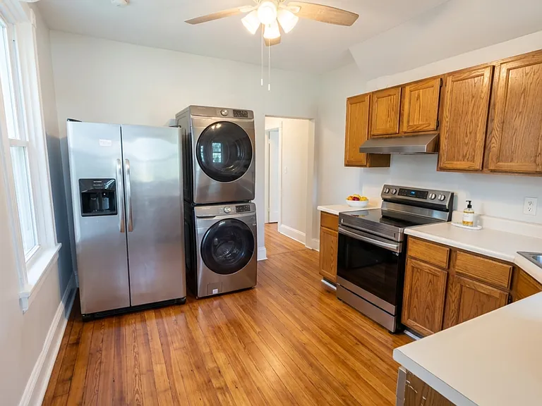 312 E 3rd St #1 — Photo 8