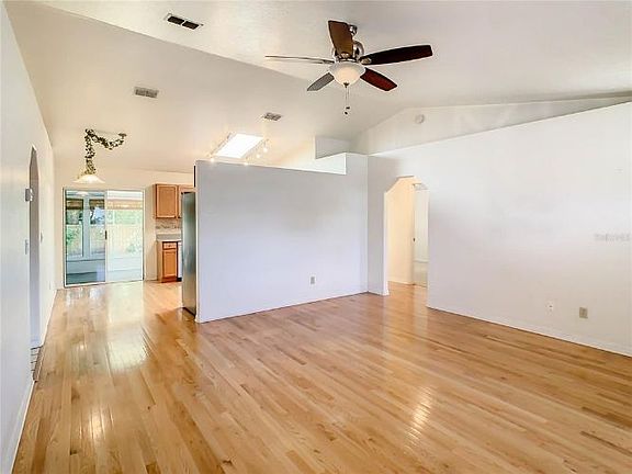 5th image of 707 Wisconsin Ave
