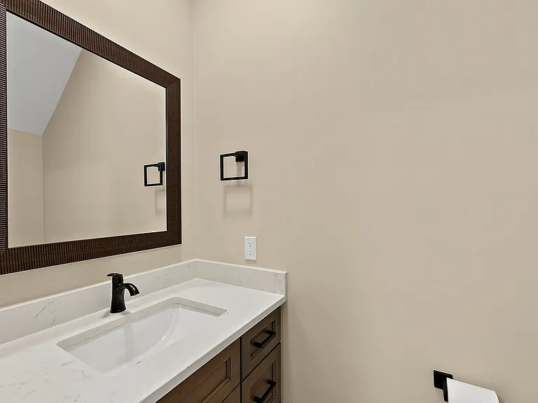 8511 Woodlawn Ave SW — Photo 9