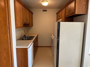 409 E 15th St #1, Pella, IA 50219