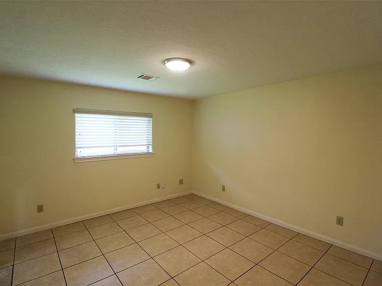 814 Mobile Dr #B — Photo 9