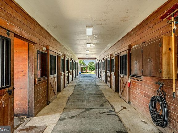 5th image of 301 High Point Rd