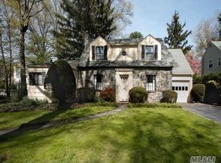 3 Huntington Rd, Garden City, NY 11530