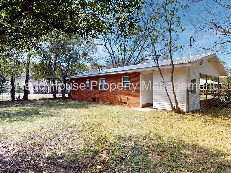 107 S Metcalf St — Photo 14