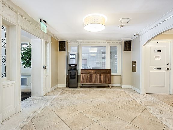 3rd image of 1420 W Abingdon Dr APT 218
