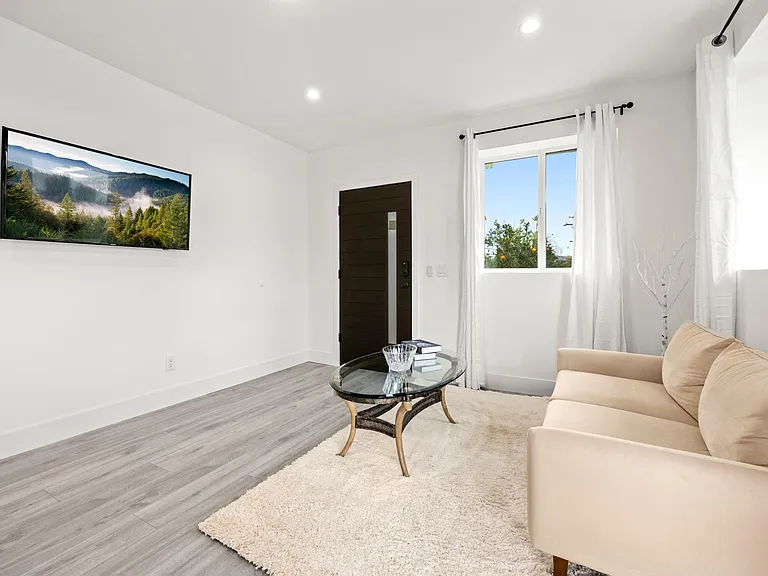 3020 Anacapa Pl — Photo 4