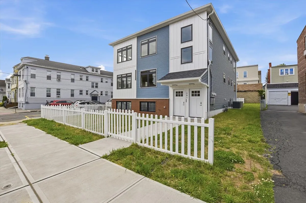 Building Photo - 281 Maple St #2