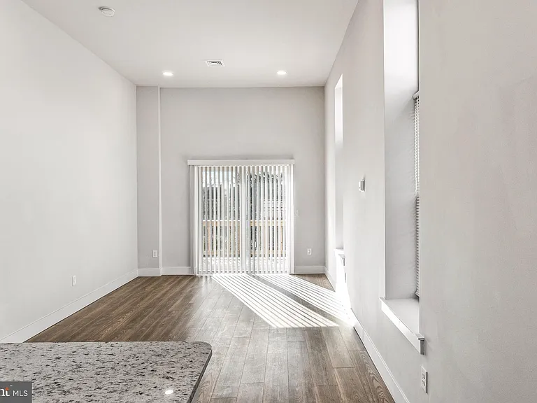 420 Chestnut St #2 — Photo 7