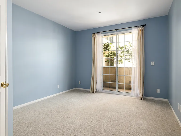 930 N Doheny Dr #415 — Photo 9