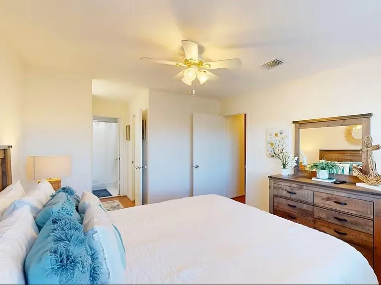 3935 Knollcrest Dr — Photo 7