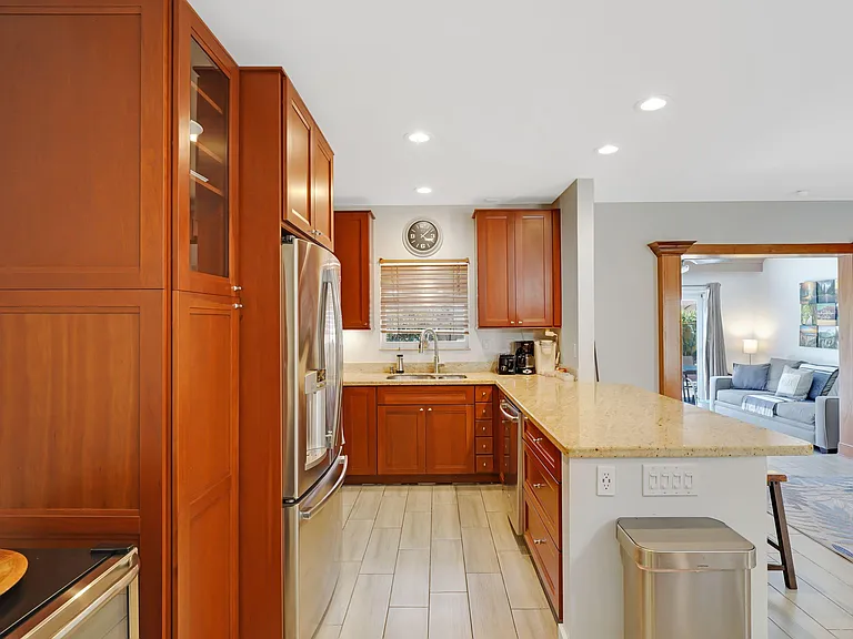 401 NW 21st Ct — Photo 16