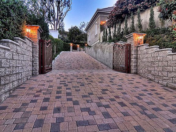 3rd image of 19051 Cerro Villa Dr