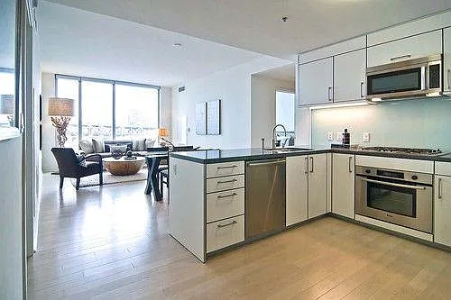 301 Main St #16E