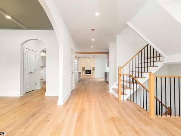 5th image of 22 Floral St