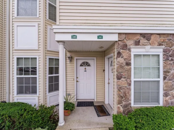 340 Spring Drive #340, East Meadow, NY 11554