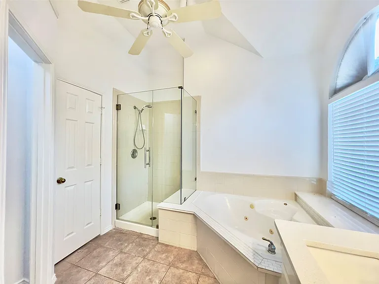 11002 Tree Shadow Ln — Photo 35