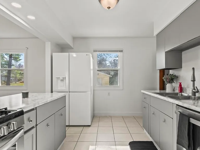 2054 Brentwood Dr — Photo 10