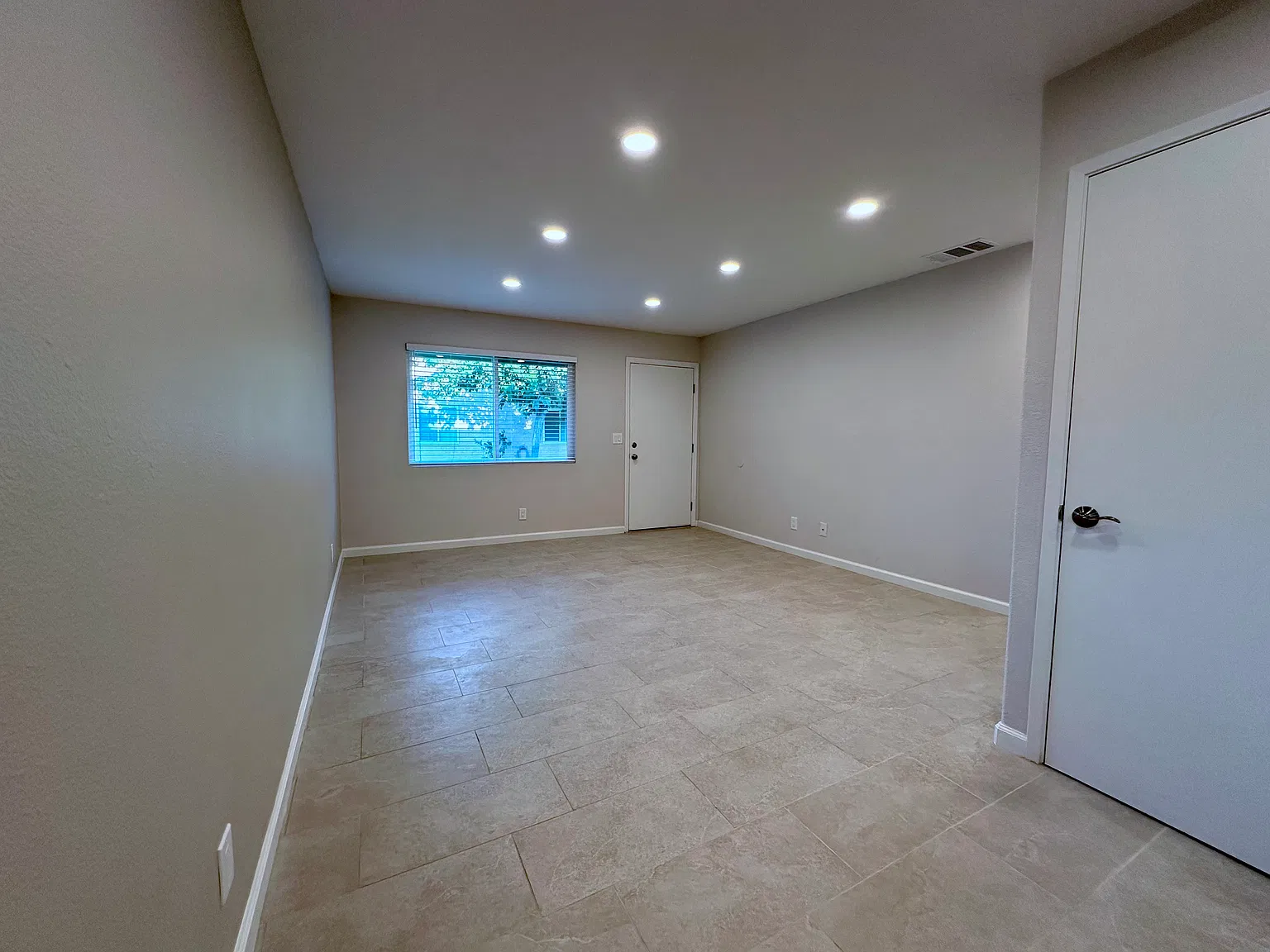 3 bed, 1110 sqft, $2,500 — Photo 4