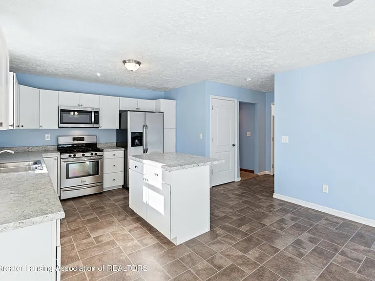 6174 Rutherford Ave — Photo 10