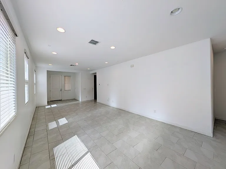 9509 W Sells Dr — Photo 5