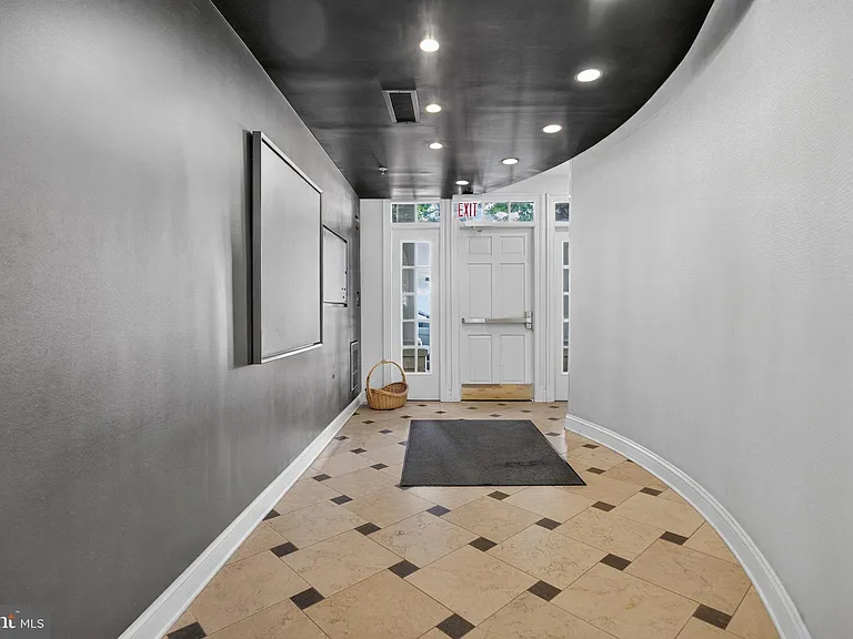 1023 N Royal St #205 — Photo 22