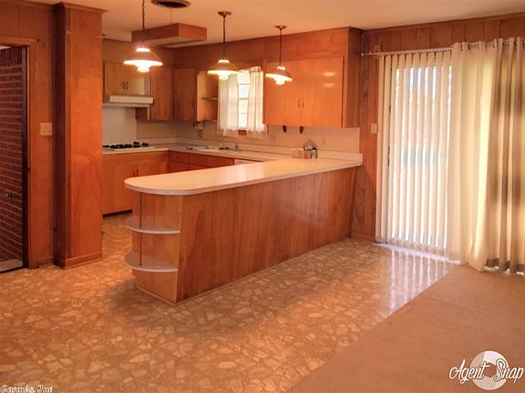 Room for up to 4 bar stools
