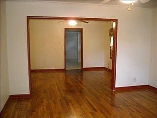 2nd image of 828 N Park Ave