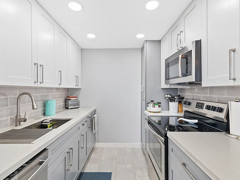 4064 Cornwall Dr #D — Photo 13