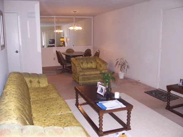 2371 Crew Cir, Dayton, OH 45439