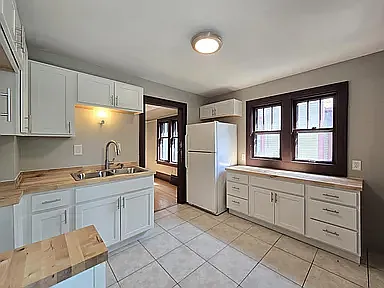 2 bed, 748 sqft, $1,295 — Photo 3