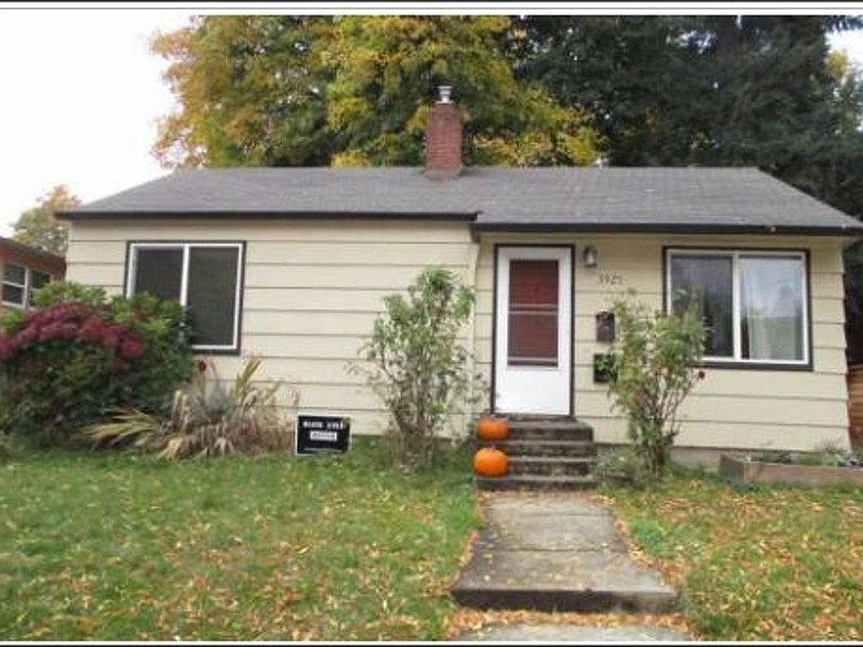 2nd image of 3925 SE 14th Ave