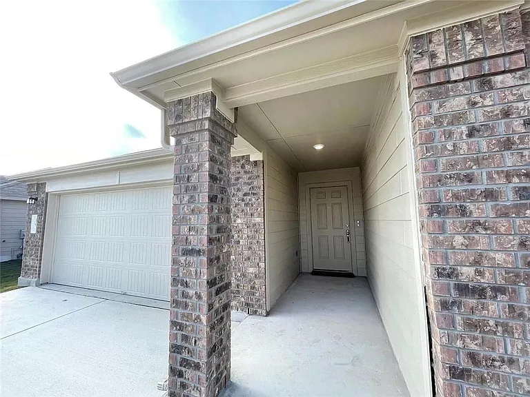 103 Ulmus St — Photo 2