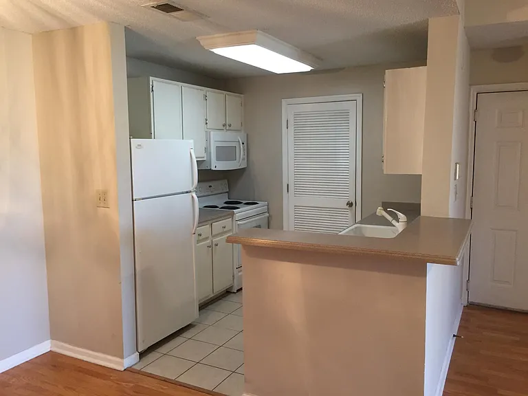 536 Granville Ct — Photo 8