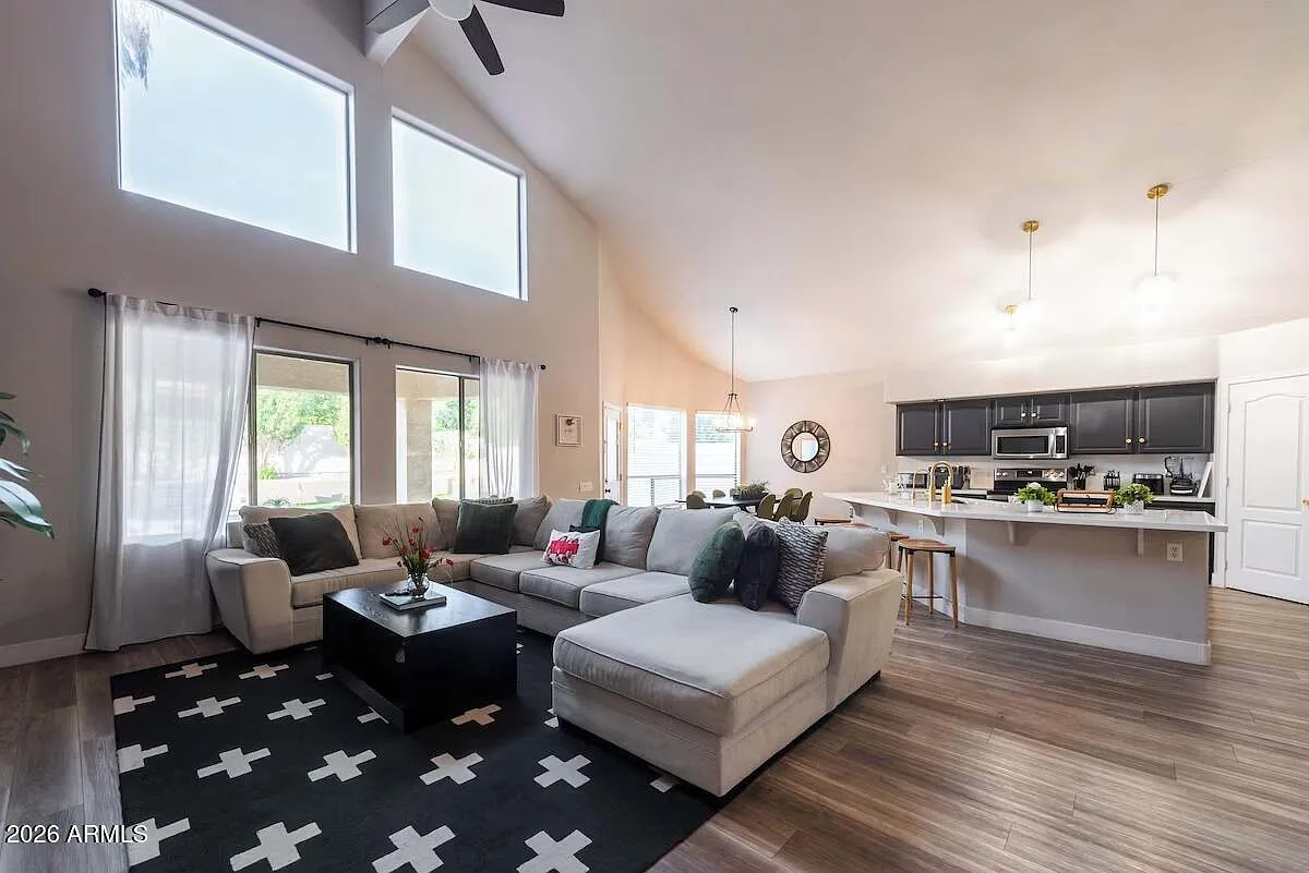 5 bed, 2.5 bath, 3400 sqft, $5,400 — Photo 4