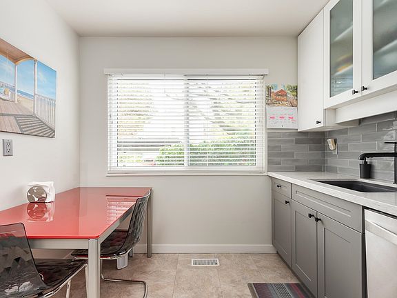 5th image of 4603 Hoskins Rd