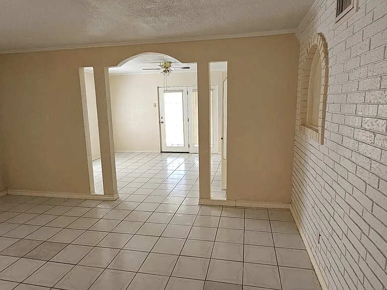 219 E Cherry Ln — Photo 14
