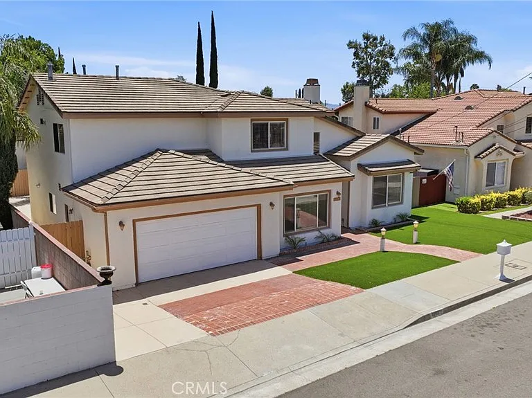 18112 Osborne St — Photo 4