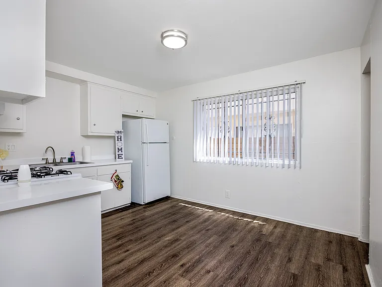 Eucalyptus Apartments — Photo 7