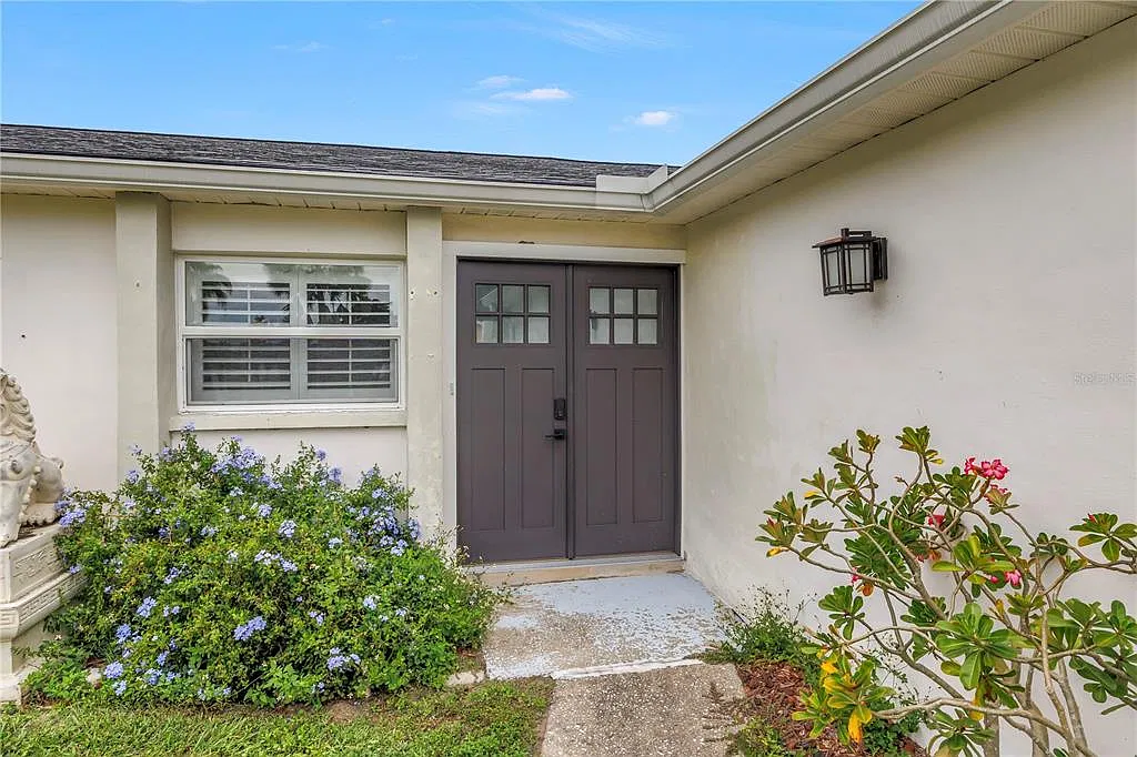 3 bed, 2.5 bath, 1316 sqft, $3,400 — Photo 2