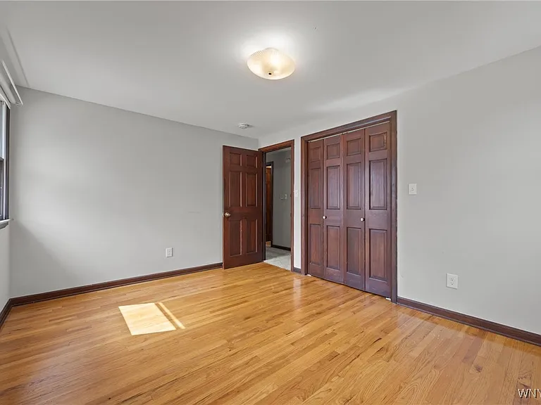 80 Capen Blvd — Photo 26