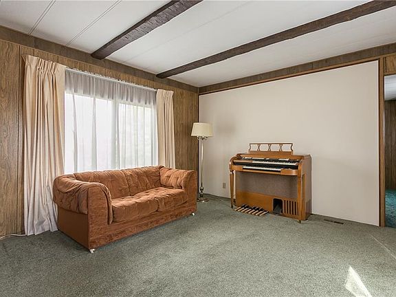 3rd image of 5 Prospect Dr