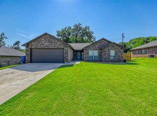 610 Highland Dr, Noble, OK 73068
