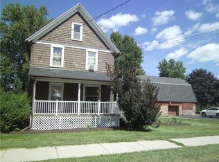 92 Telegraph Rd, Middleport, NY 14105