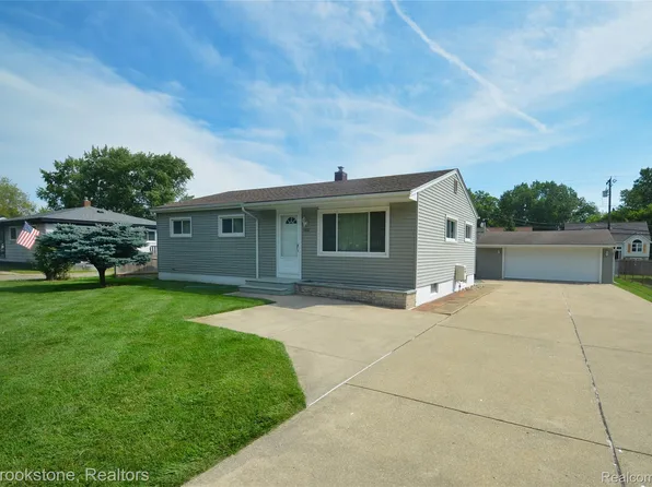2822 Frembes Rd, Waterford, MI 48329