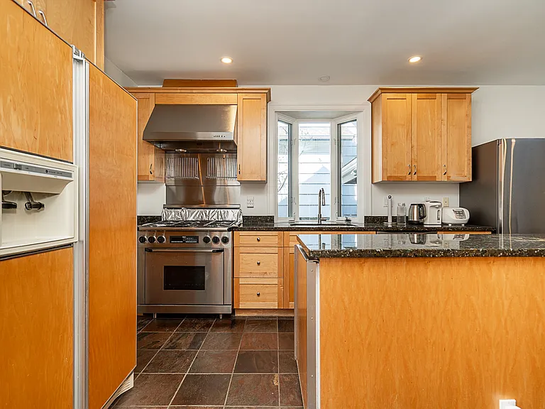5626 Highbury St — Photo 12
