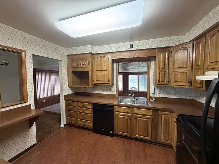 1187 Golden Gate Blvd — Photo 19