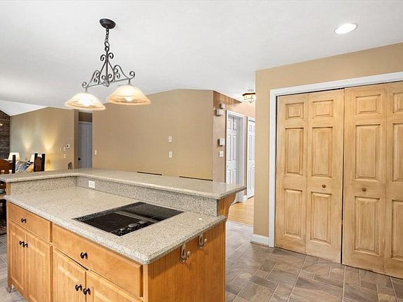 5th image of 18 Eagle Dr
