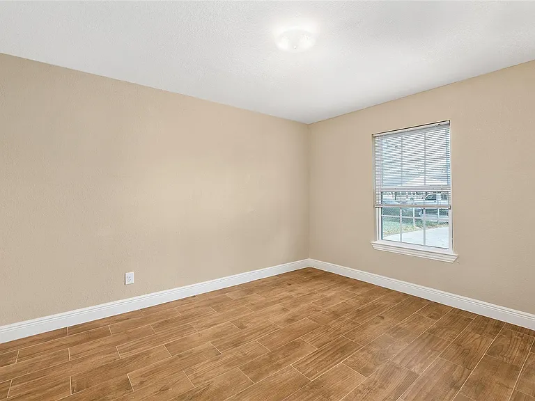 3938 Daphne St — Photo 11